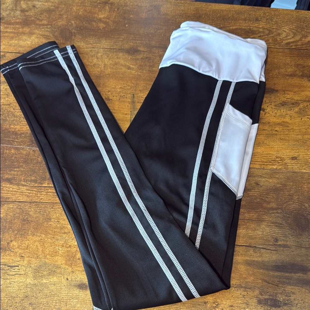 Black and White Leggings with Pockets